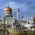 I’m sitting in “the coffee bean and tea leaf” café, which overlooks the transit lounge of Brunei airport. I feel like I’ve been transported back 20 years, into a middle eastern RSL club-cum-airport. A coffee and chicken pie costs almost exactly $10 AU, so I’m waiting for what will no...